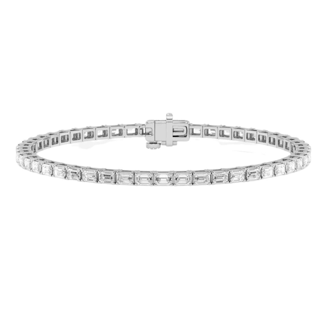 Elegant emerald-cut diamond bracelet in 14kt white gold, featuring a timeless design with stunning diamonds for a sophisticated and luxurious look.