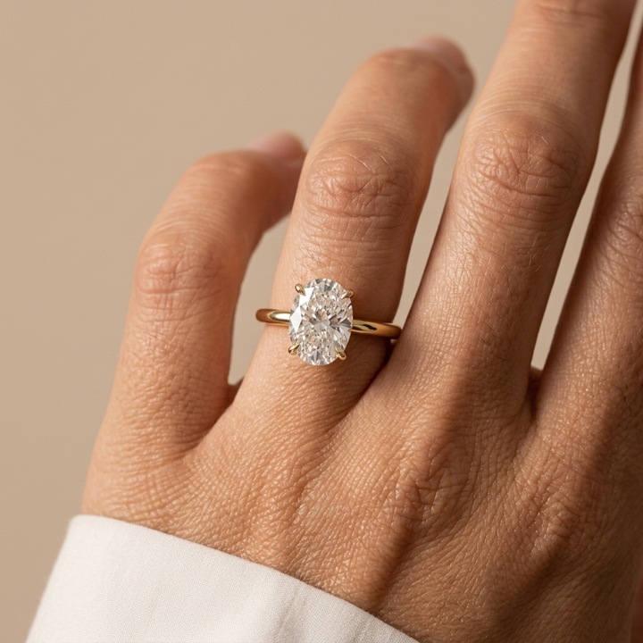Oval Classic Set Solitaire