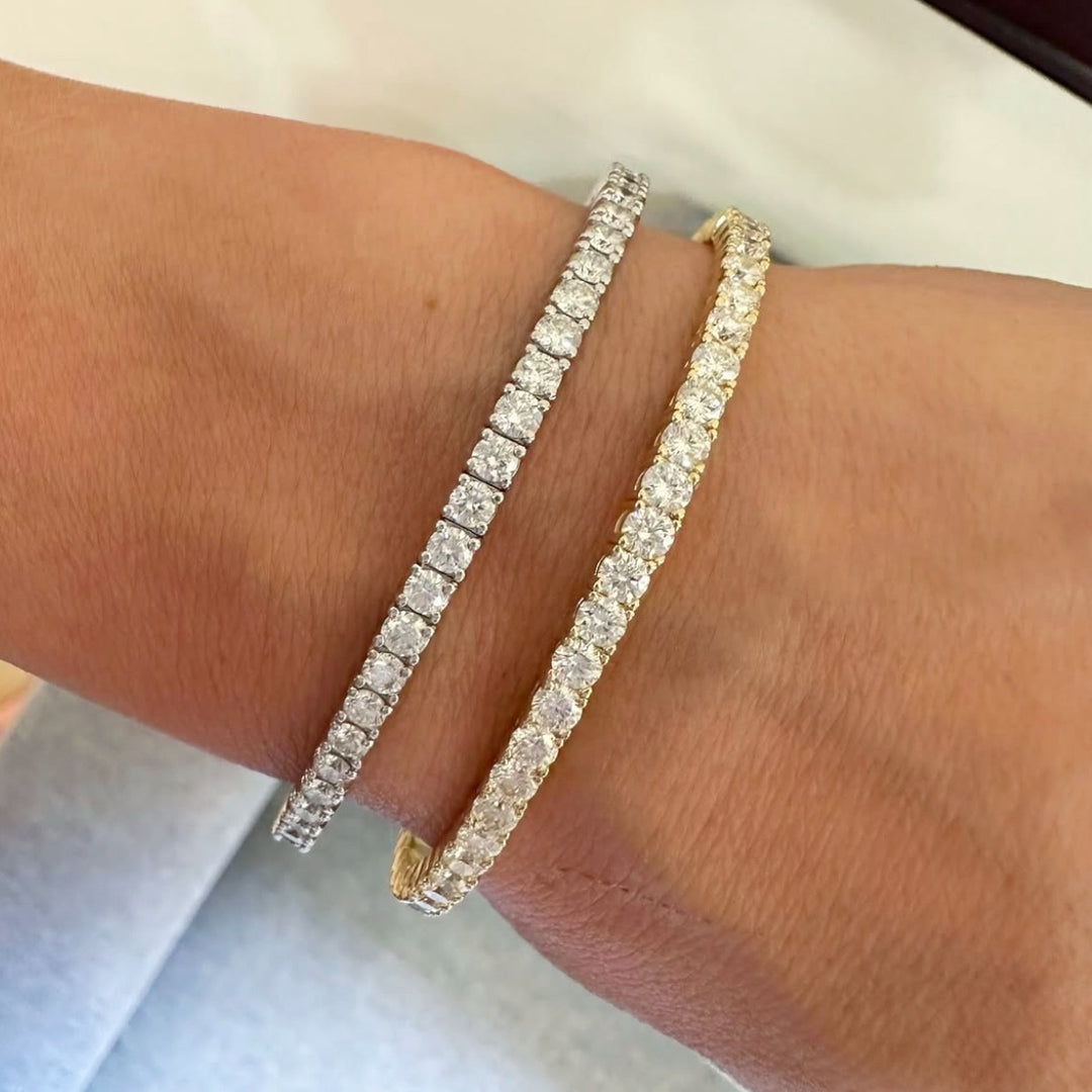 "Stunning 5.00ctw diamond flexible bangle with a sleek, adjustable design, adorned with brilliant round-cut diamonds that offer a sparkling, luxurious look, perfect for day-to-night elegance.