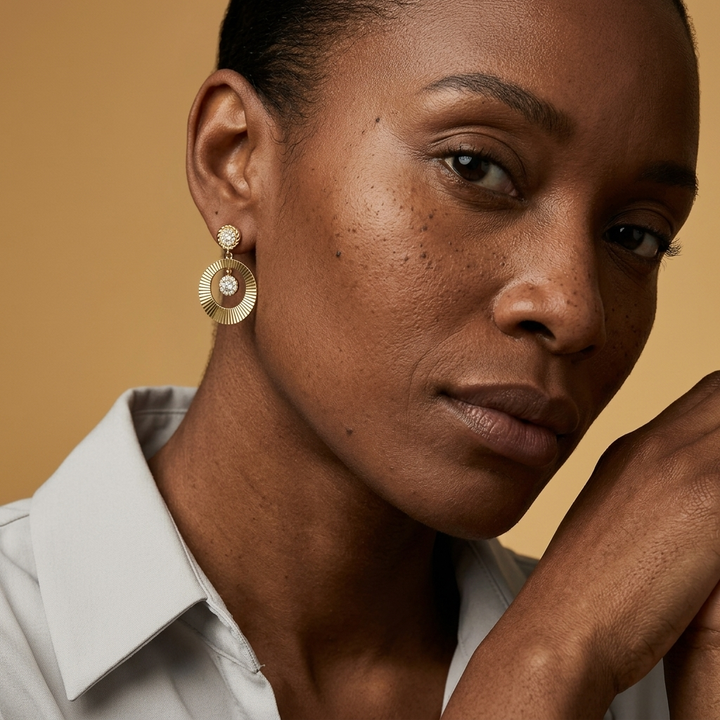 Sparkling diamond pavé earrings, for a touch of brilliance and glamour