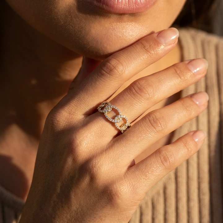 Elegant diamond open link ring in gold, offering timeless elegance and sophistication