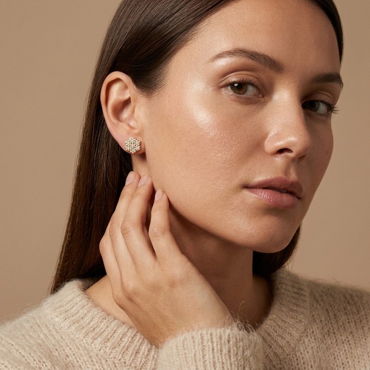 Sparkling diamond geometric earrings in yellow gold, for a touch of brilliance and glamour