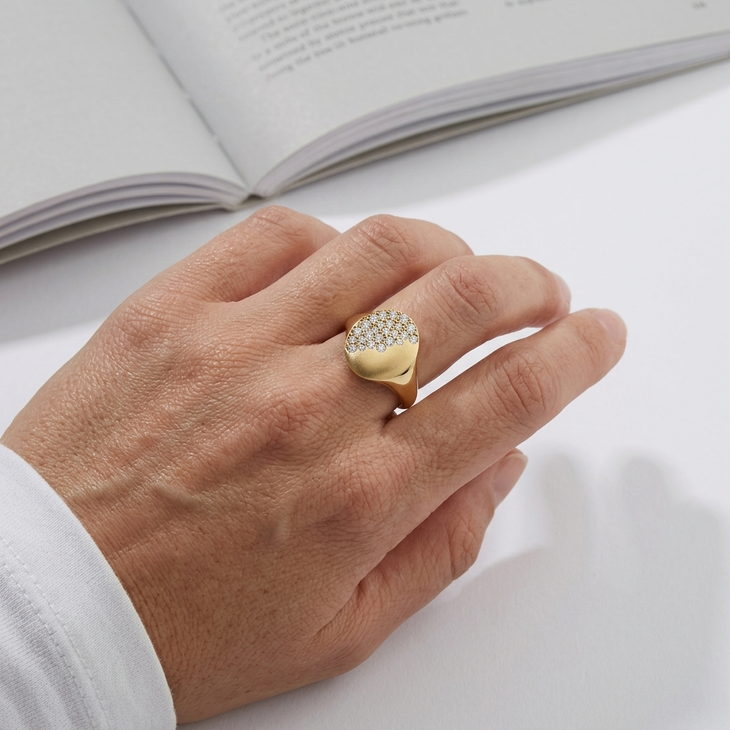 Elegant 0.50ctw diamond ring in gold, offering timeless elegance and sophistication