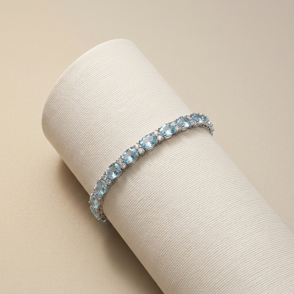 Luxurious oval-cut aquamarine and diamond bracelet in white gold, a dazzling statement of luxury and refinement