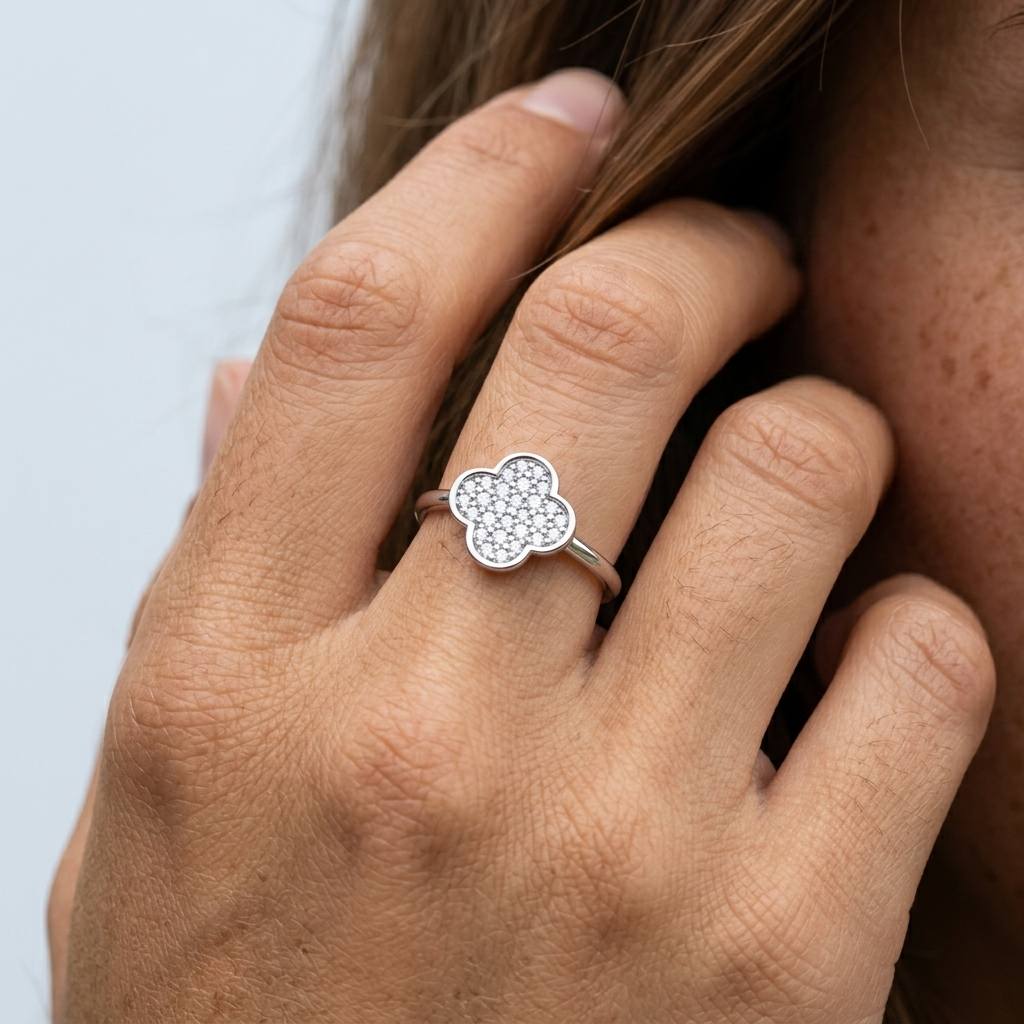 Elegant diamond clover ring in white gold, offering timeless elegance and sophistication