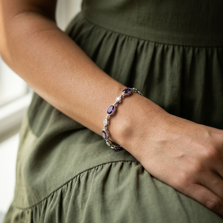 Luxurious 6.80ctw amethyst and diamond bracelet in white gold, a dazzling statement of luxury and refinement