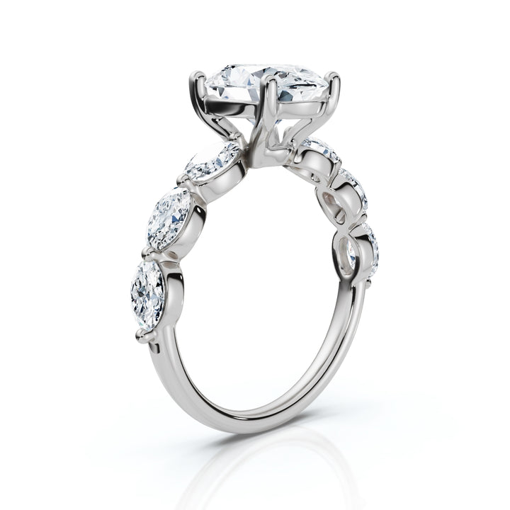 Accented Oval w/ Oval Sidestones