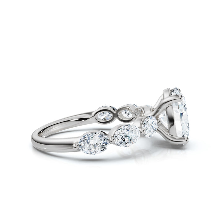 Accented Oval w/ Oval Sidestones