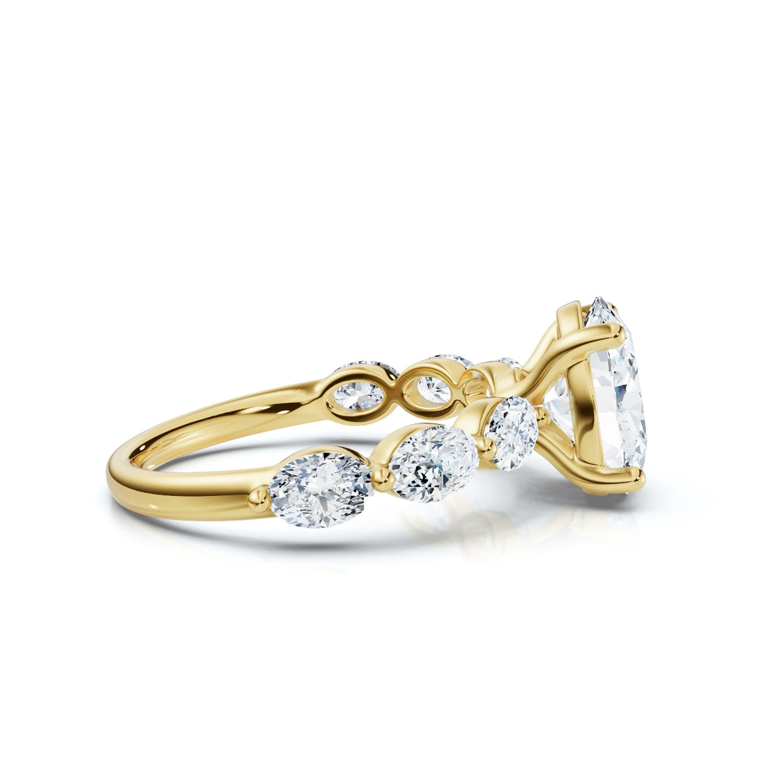 Accented Oval w/ Oval Sidestones