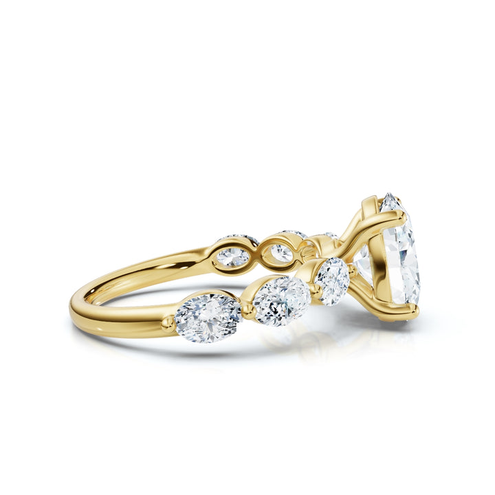 Accented Oval w/ Oval Sidestones