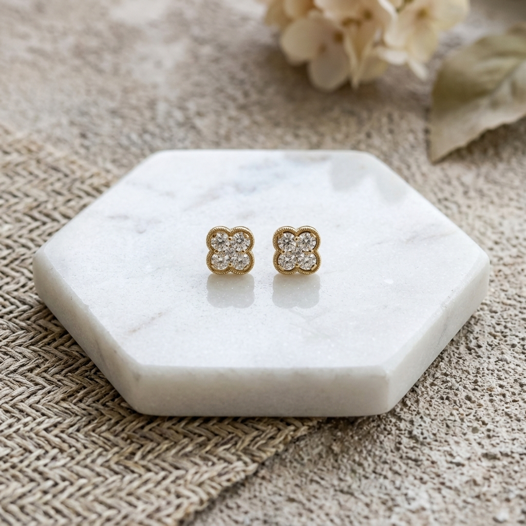 Sparkling diamond clover earrings in yellow gold, for a touch of brilliance and glamour