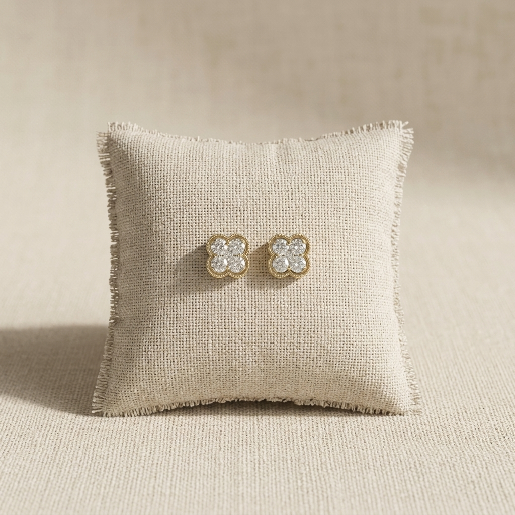 Sparkling diamond clover earrings in yellow gold, for a touch of brilliance and glamour