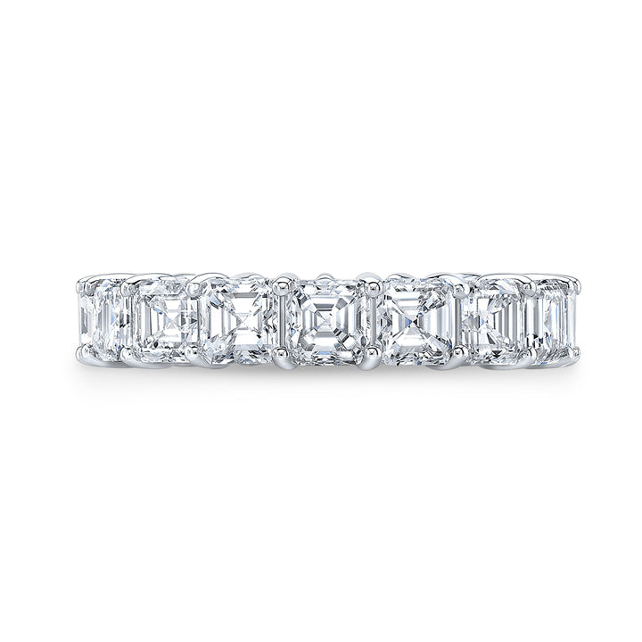 Sophisticated eternity band featuring Asscher-cut diamonds in a shared prong setting, creating a seamless row of brilliance with vintage-inspired elegance.
